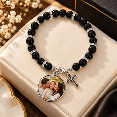 Brățară personalizată cu fotografie de familie și cruciuliță, cadou pentru mamă