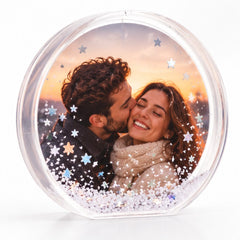Glob foto personalizat cu poză, zăpadă și steluțe decorative