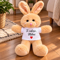 Iepure de pluș personalizat cu mesaj pe tricou