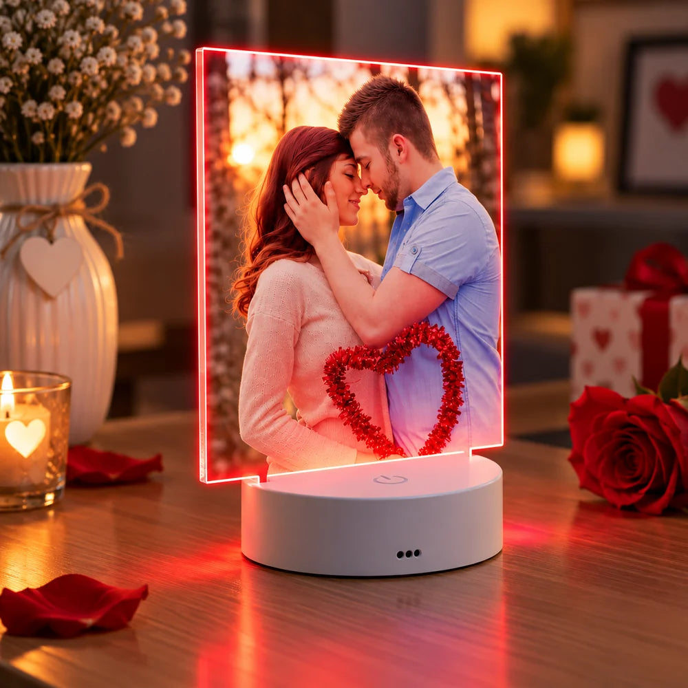 Lampă LED RGB personalizată cu fotografie de cuplu, iluminată în roșu, cu bază rotundă albă