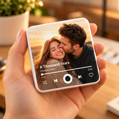 Magnet muzical cu fotografie romantică, titlul melodiei și numele artistului