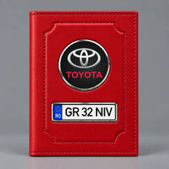 Portofel roșu pentru acte auto Toyota, cu sigla mărcii și plăcuță cu numărul mașinii
