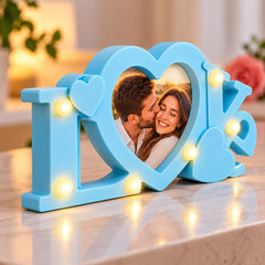 Ramă foto LOVE cu lumini, bleu, personalizată cu o fotografie de cuplu în formă de inimă