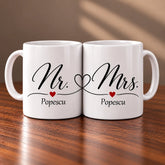 Set 2 căni albe personalizate Mr. & Mrs. cu numele de familie