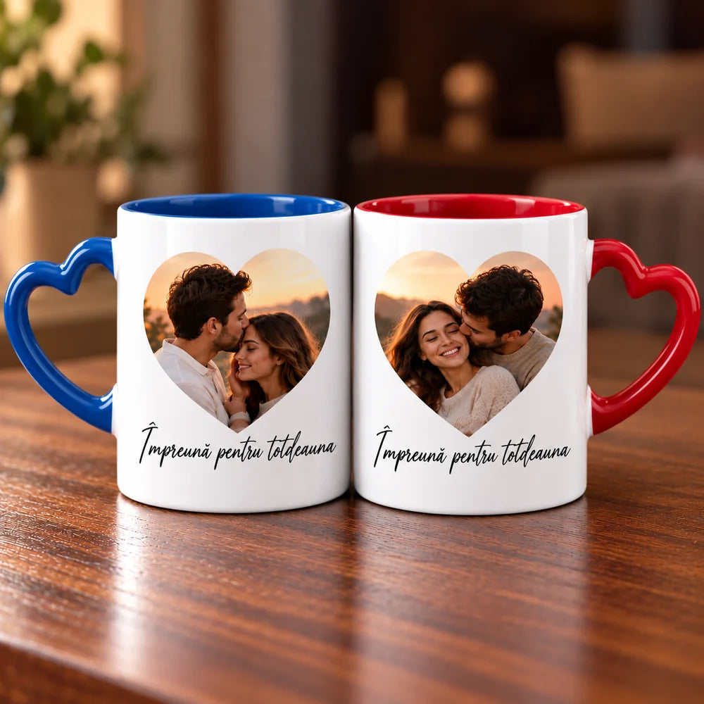 Set 2 căni personalizate pentru cuplu cu fotografie, mesaj romantic și mâner în formă de inimă