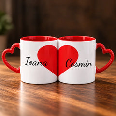 Set 2 căni personalizate pentru cupluri cu nume, inimă roșie și mânere în formă de inimă