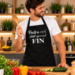 Set de două șorțuri de bucătărie, roșu și negru, cu mesaje personalizate pentru fin și fină