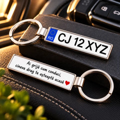 Breloc auto personalizat cu număr de înmatriculare și mesaj