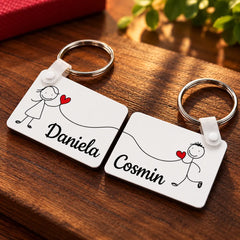 Brelocuri personalizate pentru cuplu, cu două inimi unite printr-un fir