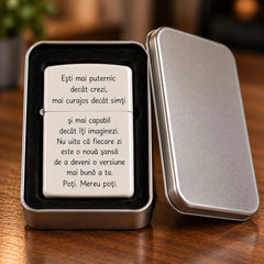 Brichetă albă tip Zippo personalizată cu un mesaj special