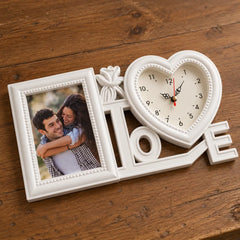 Ceas personalizat cu poză LOVE, cu ramă foto albă și ceas în formă de inimă