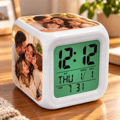 Ceas digital personalizat cu fotografii și afișaj LCD pentru oră și temperatură