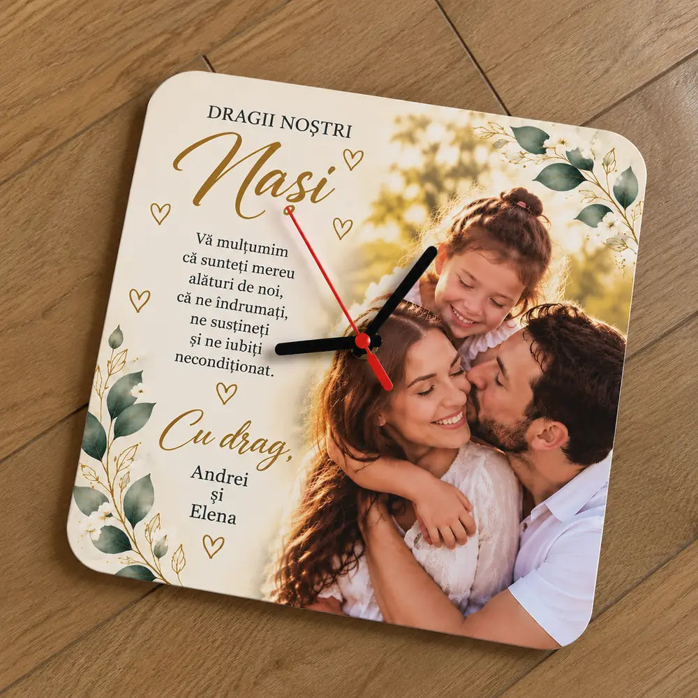 Cadou personalizat pentru nași, ceas cu poză de familie și dedicație din partea finilor