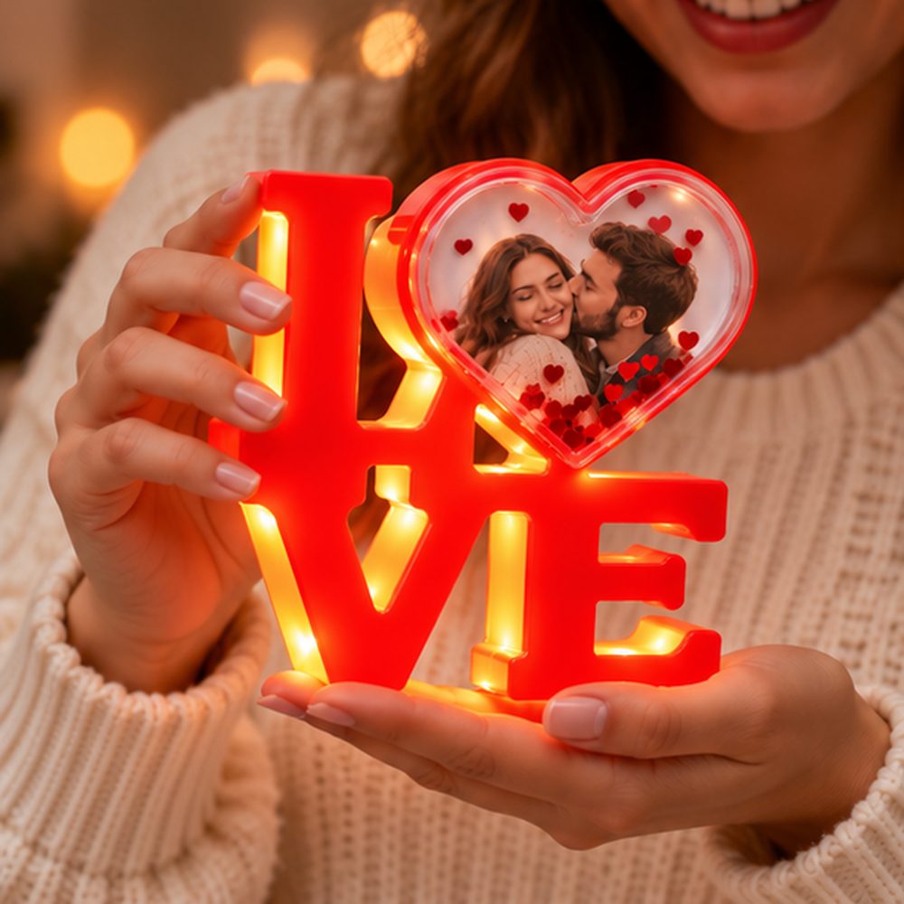 Glob LOVE LED personalizat cu fotografie cuplu