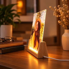 Lampă LED personalizată cu poză, suport din lemn și lumină caldă
