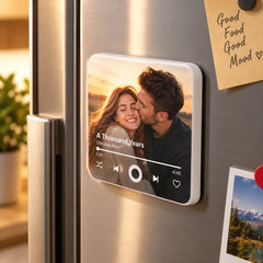 Magnet foto muzical cu buton de redare și design inspirat de un player
