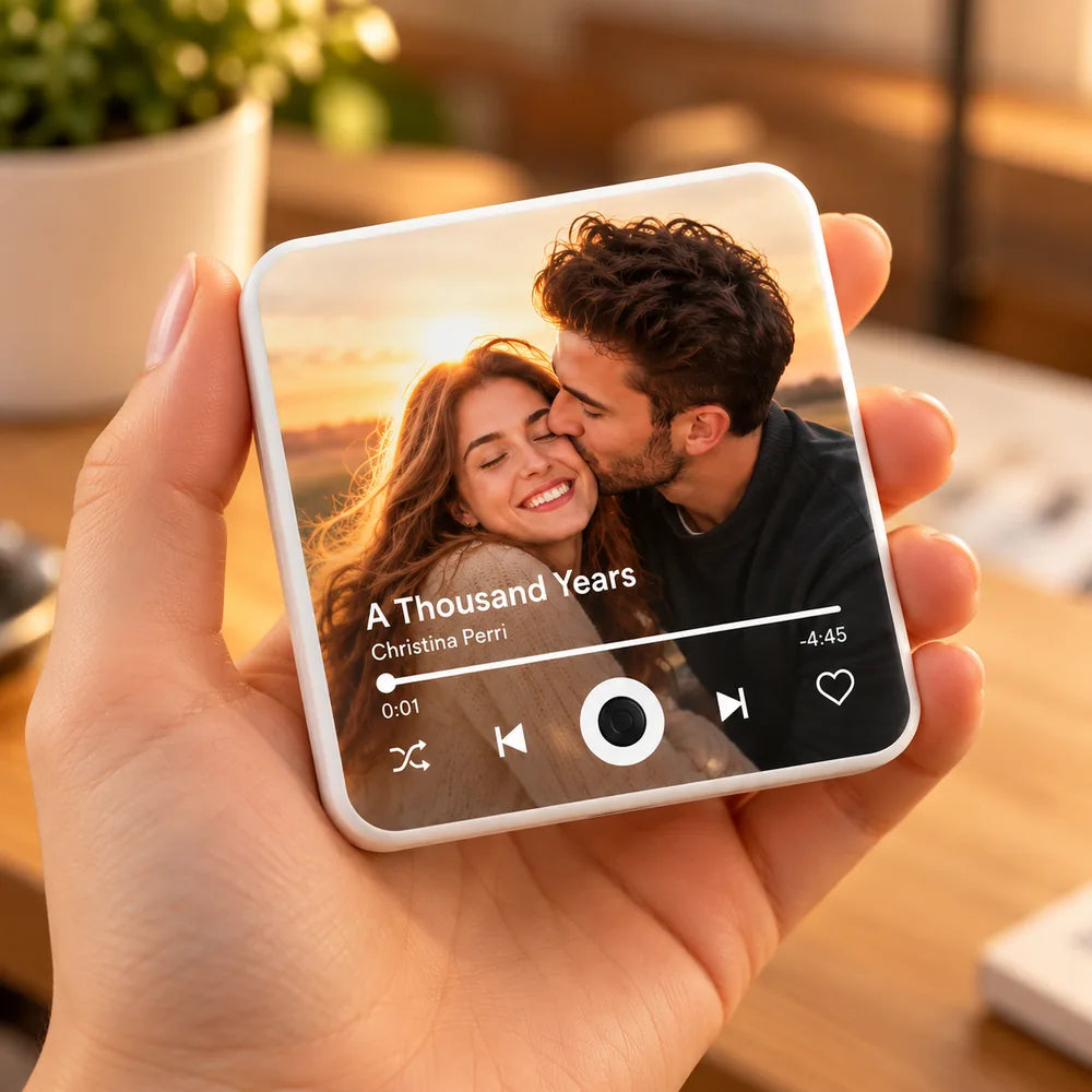 Magnet muzical cu fotografie romantică, titlul melodiei și numele artistului