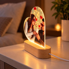 Plachetă LED personalizată cu poză de cuplu, în formă de inimă
