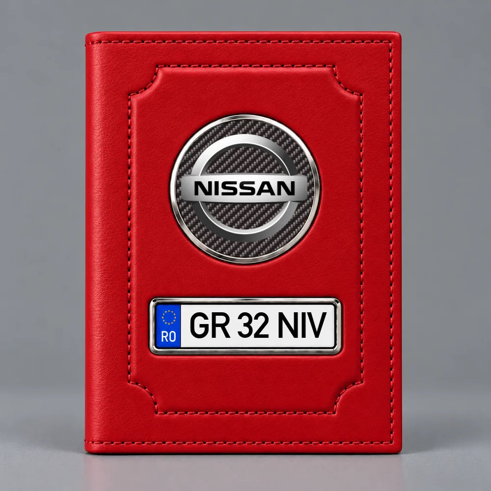 Portofel roșu pentru acte auto Nissan, cu sigla mărcii și plăcuță cu numărul mașinii