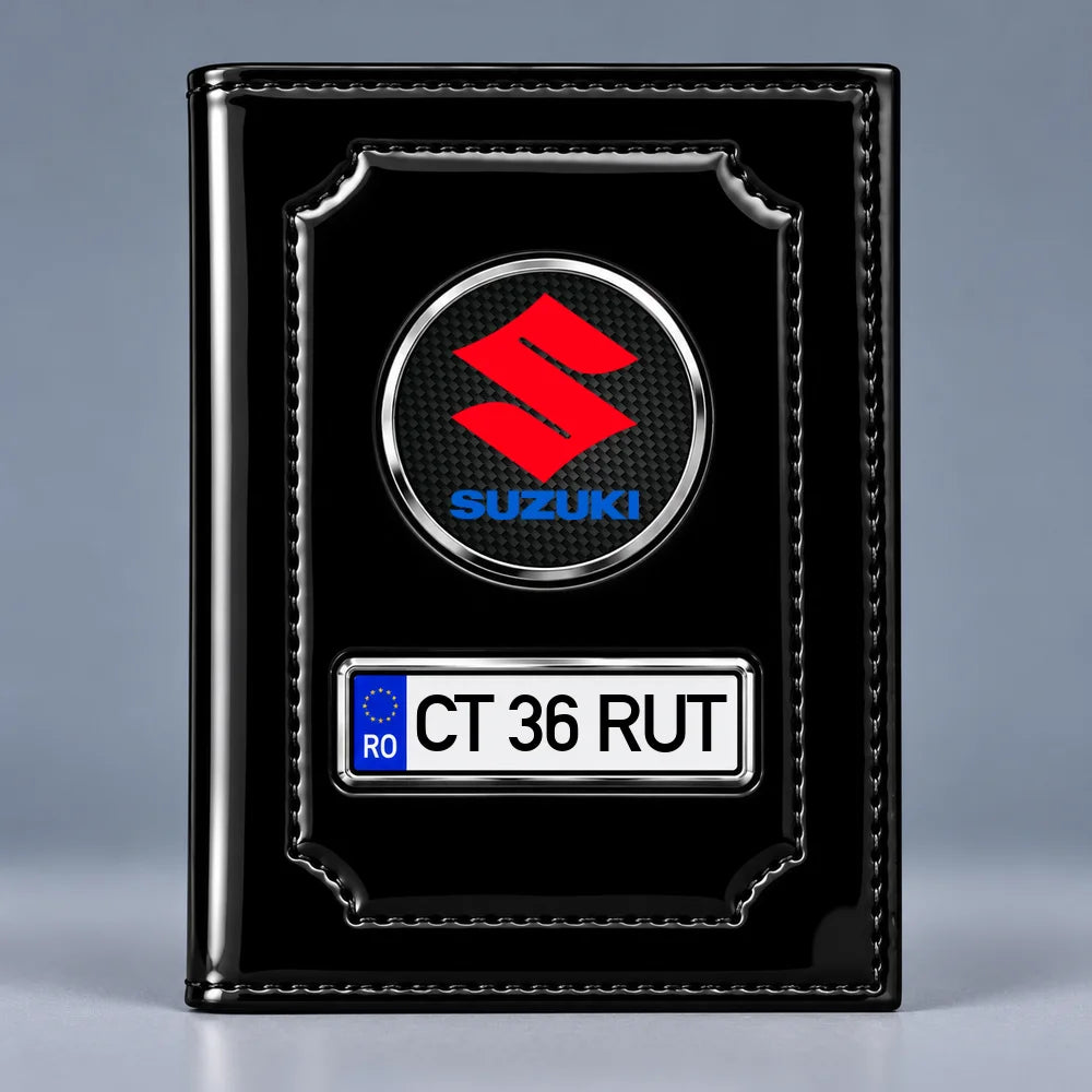 Portofel acte auto Suzuki negru lucios, cu siglă și plăcuță personalizată cu numărul mașinii