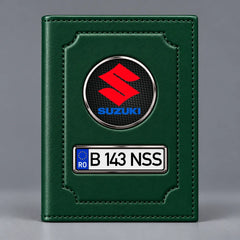 Portofel verde pentru documente auto Suzuki, cu emblemă Suzuki și număr de înmatriculare personalizabil