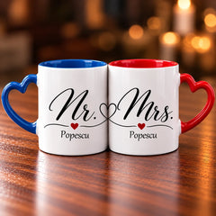 Set 2 căni Mr. & Mrs. personalizate cu nume de familie și mâner inimă