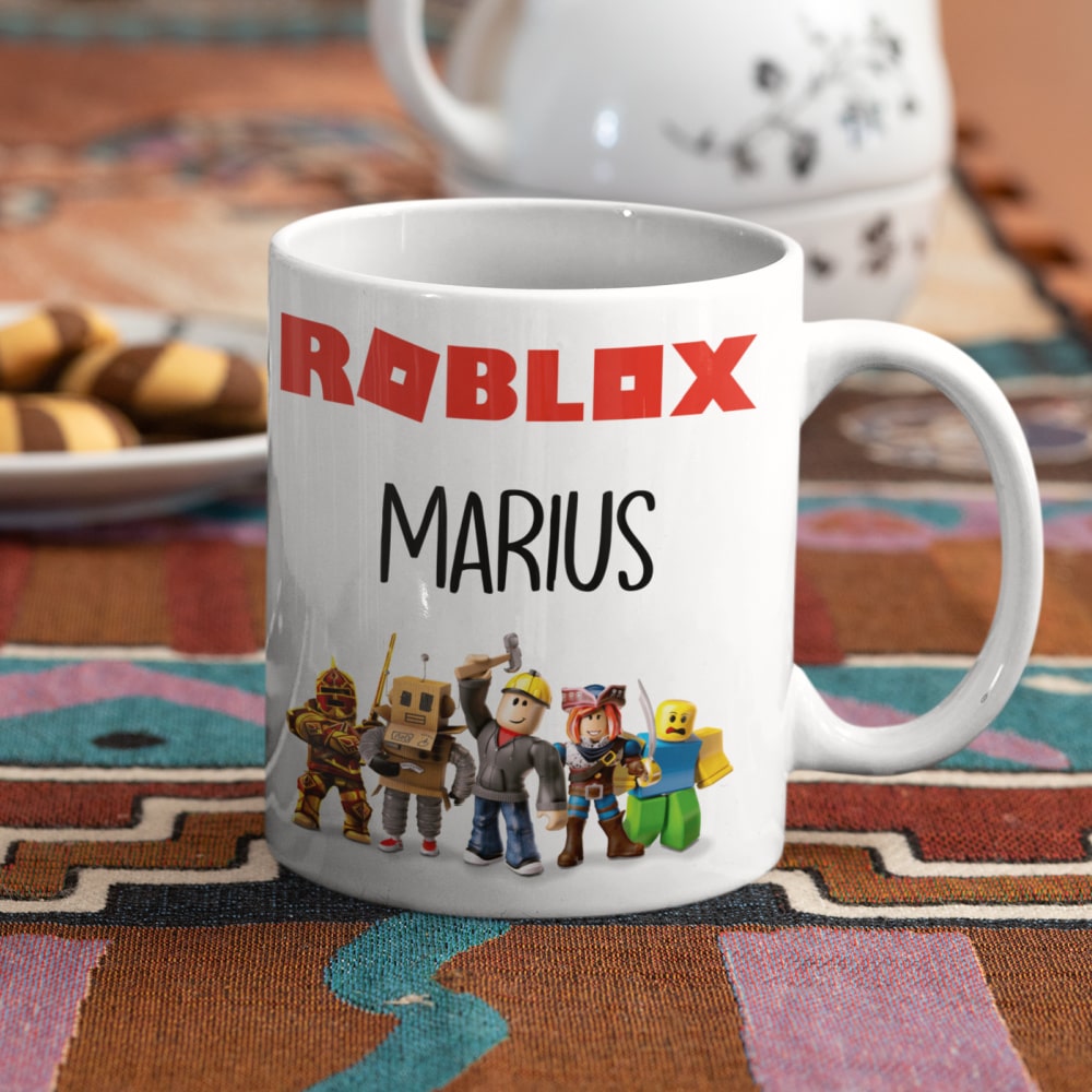 Set Cadou Personalizat Roblox cu Nume – Tricou, Cana, Perna, Mousepad si Puzzle - Cadomy.ro