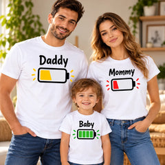 Set de tricouri asortate pentru familie, cu simboluri de baterii și niveluri diferite de energie